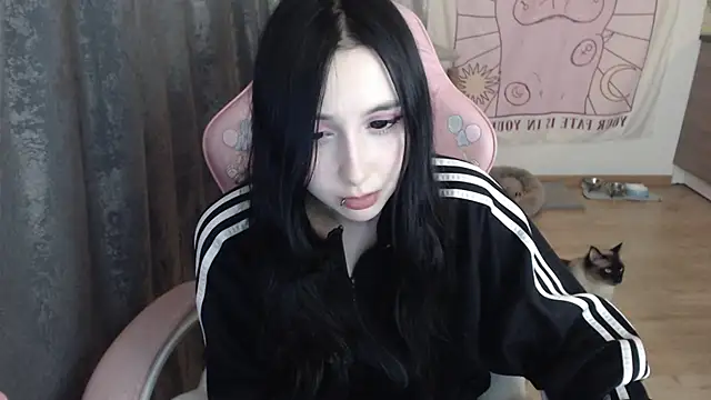 Snapshot of Holy420lolii chatting on February 6, 8:45 pm Holy420lolii online show from February 6, 8:45 pm