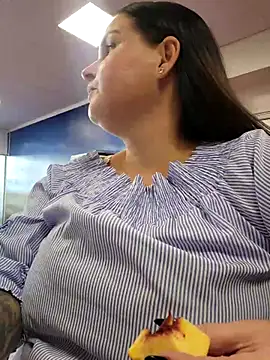 GeorgiaLerox online show from October 5, 11:45 am