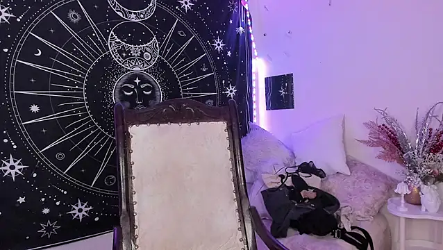 Eva Lee  online show from February 18, 8:55 am