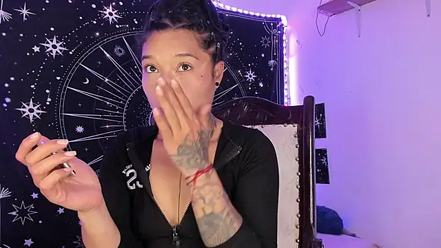 Eva Lee  online show from November 22, 8:35 am