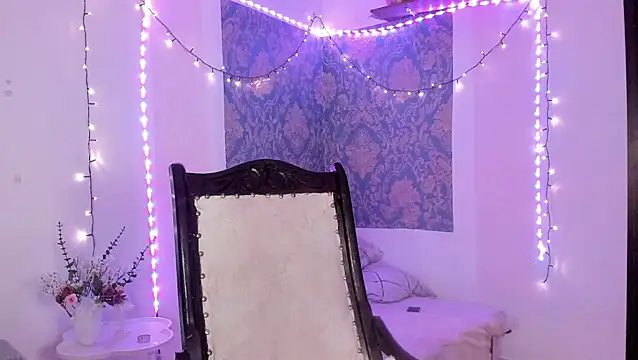 Eva Lee  online show from March 8, 9:34 am