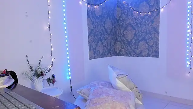 Eva Lee  online show from March 26, 9:29 am