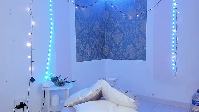 Eva Lee  online show from April 19, 10:05 am