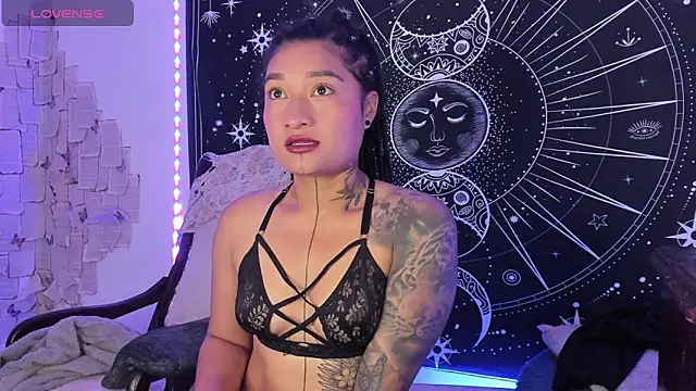 Eva Lee  online show from November 6, 9:02 am