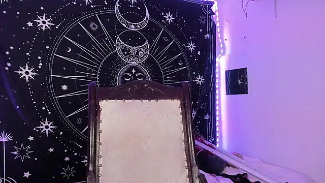 Eva Lee  online show from January 18, 8:29 am