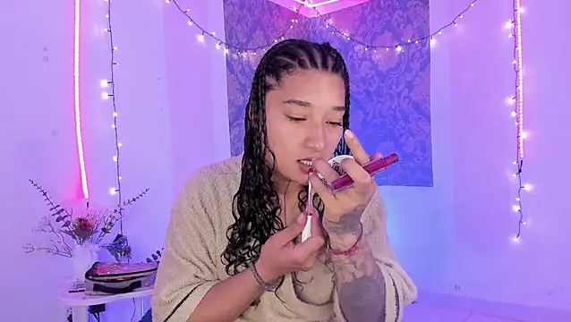 Eva Lee  online show from July 8, 10:27 am