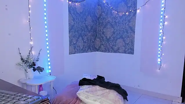 Eva Lee  online show from March 29, 9:33 am