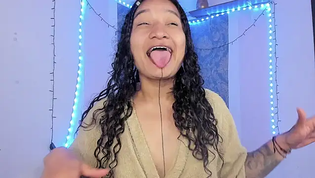 Eva Lee  online show from April 18, 9:44 am