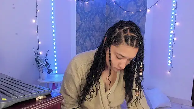 Eva Lee  online show from March 31, 10:50 am