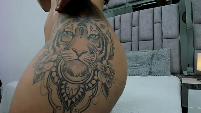 EMMAHILL1 online show from November 14, 11:25 am