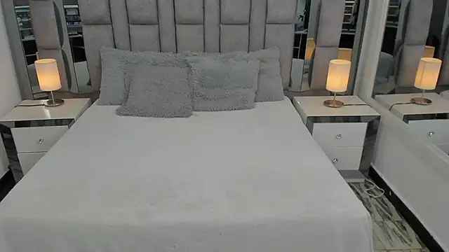 EMMAHILL1 online show from December 19, 11:12 am