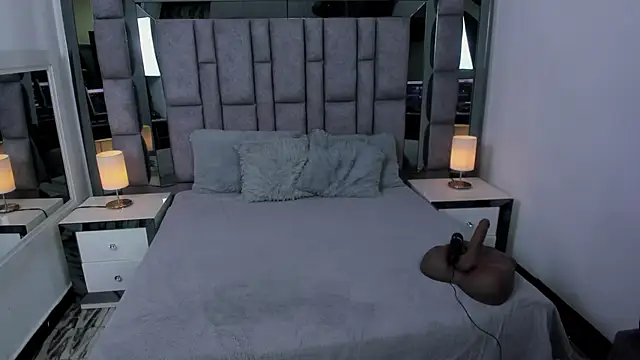 EMMAHILL1 online show from November 10, 11:15 am