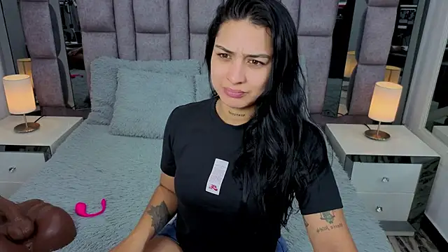 EMMAHILL1 online show from April 4, 12:34 pm