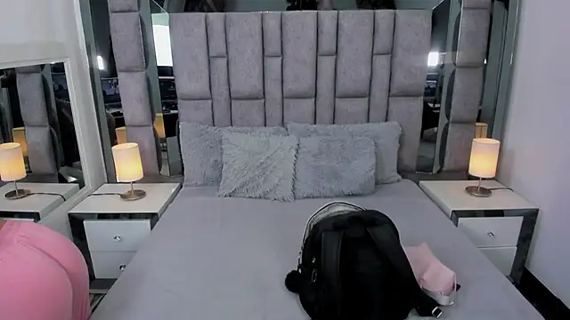 EMMAHILL1 online show from October 2, 7:17 pm