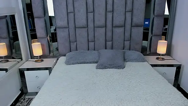 EMMAHILL1 online show from December 16, 11:14 am