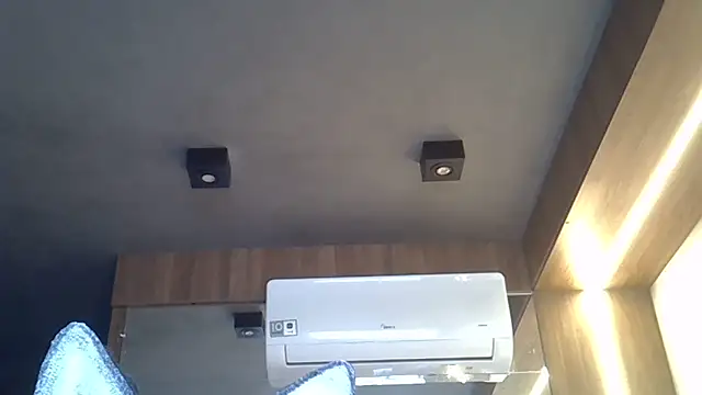 Skinny-Kitten online show from November 11, 9:15 am