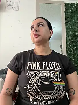 Abril Luv online show from June 15, 1:22 pm