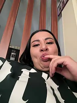 Abril Luv online show from July 9, 1:54 pm