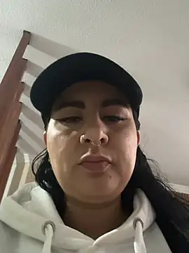 Abril Luv online show from March 21, 11:25 am