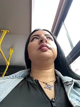 Abril Luv online show from April 10, 12:12 pm