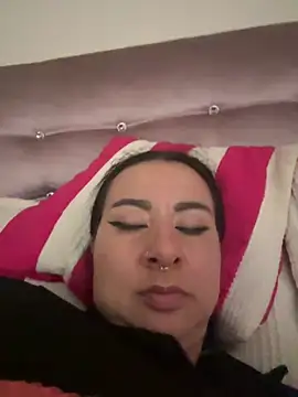 Abril Luv online show from March 1, 9:15 pm