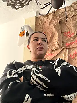 Abril Luv online show from October 27, 1:34 pm