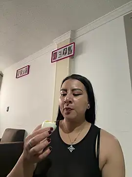 Abril Luv online show from April 15, 1:15 pm