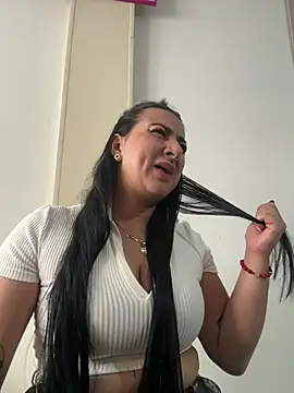 Snapshot of Abril_Luv chatting on May 4, 1:03 pm Abril Luv online show from May 4, 1:03 pm