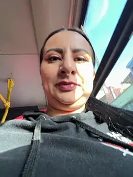 Abril Luv online show from February 26, 12:05 pm