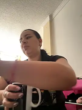 Abril Luv online show from November 18, 1:03 pm