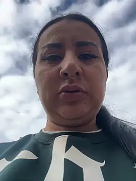 Abril Luv online show from January 13, 1:15 pm