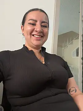 Abril Luv online show from March 9, 1:03 pm