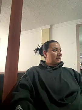 Abril Luv online show from January 6, 1:37 pm