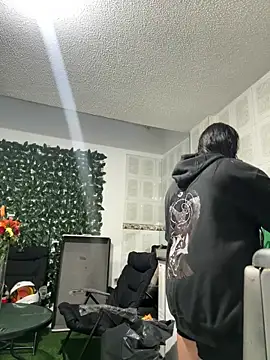 Abril Luv online show from February 14, 11:10 am