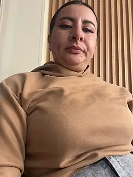 Abril Luv online show from March 26, 1:31 pm