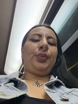 Snapshot of Abril_Luv chatting on April 22, 12:28 am Abril Luv online show from April 22, 12:28 am