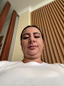 Abril Luv online show from April 2, 1:07 pm