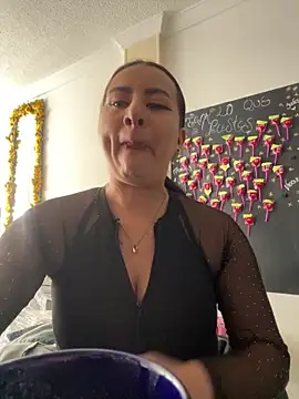 Abril Luv online show from September 16, 1:01 pm