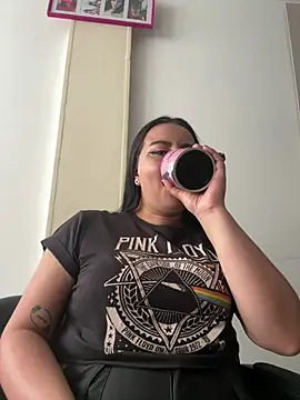 Abril Luv online show from April 13, 1:15 pm