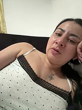 Snapshot of Abril_Luv chatting on April 27, 12:36 pm Abril Luv online show from April 27, 12:36 pm