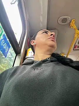 Abril Luv online show from April 9, 12:11 pm