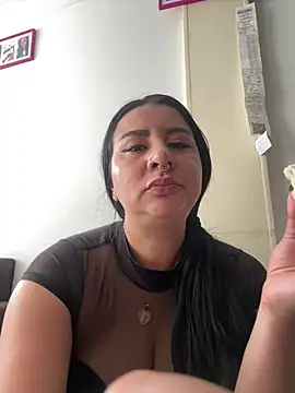 Abril Luv online show from July 6, 2:02 pm