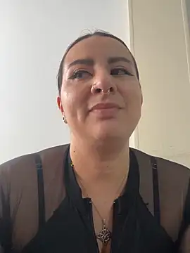 Abril Luv online show from February 16, 1:10 pm