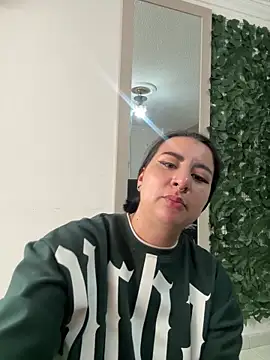 Abril Luv online show from April 16, 1:23 pm