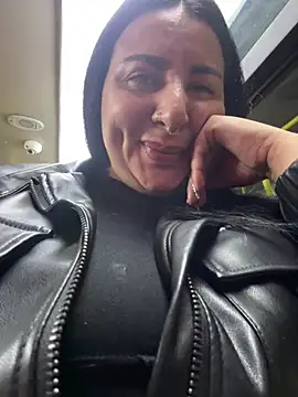 Snapshot of Abril_Luv chatting on May 13, 12:39 am Abril Luv online show from May 13, 12:39 am