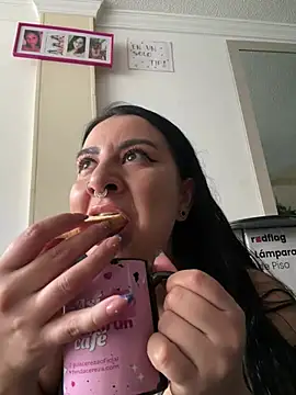 Abril Luv online show from June 26, 1:06 pm