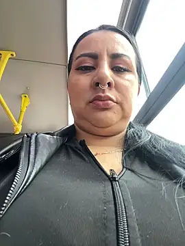 Snapshot of Abril_Luv chatting on May 21, 12:02 pm Abril Luv online show from May 21, 12:02 pm