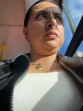 Snapshot of Abril_Luv chatting on May 28, 12:11 pm Abril Luv online show from May 28, 12:11 pm
