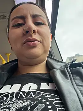 Abril Luv online show from April 8, 12:17 pm