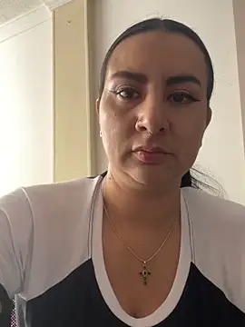 Abril Luv online show from September 9, 1:42 pm